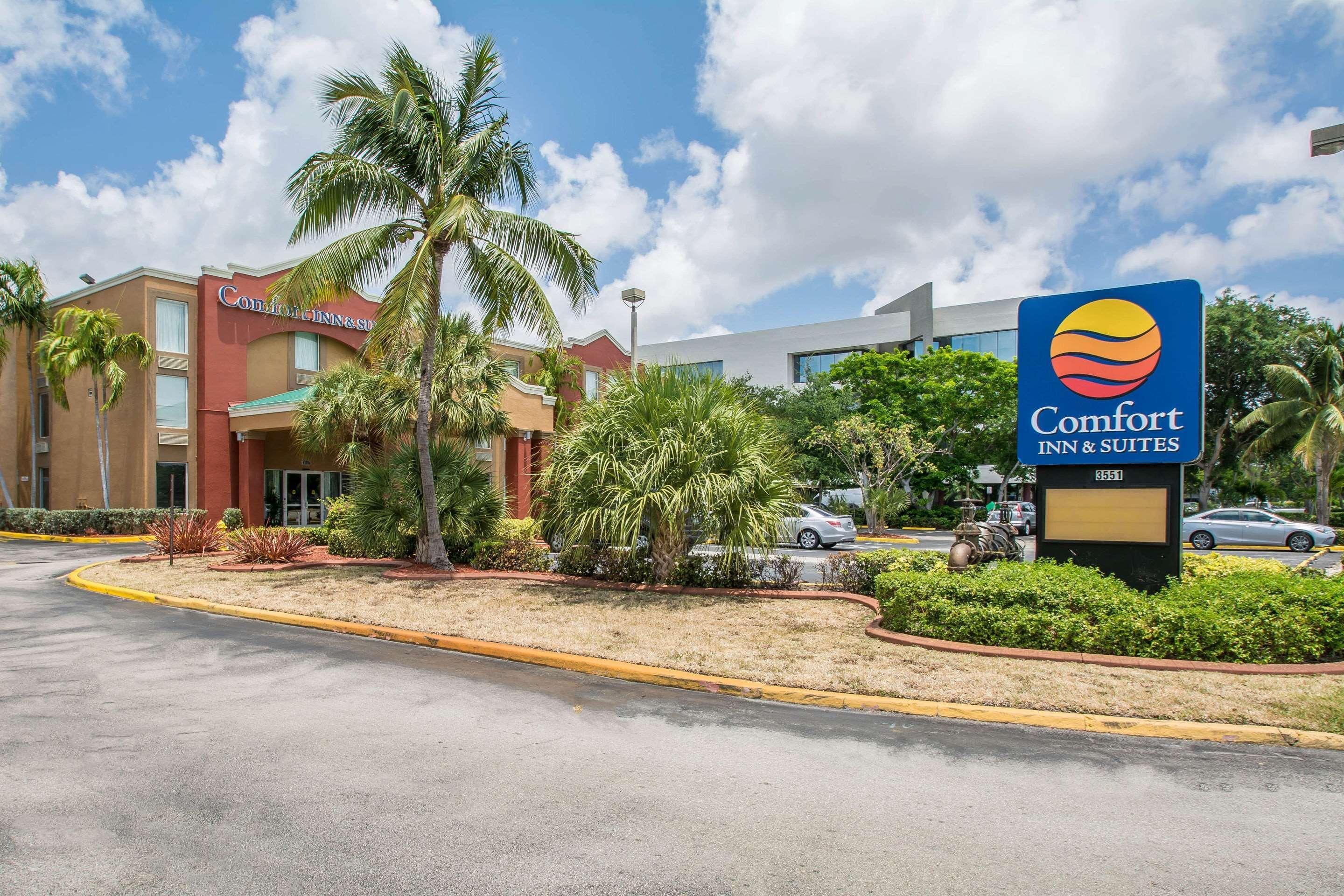 コンフォート イン&スイーツ フォート ランダーデール ウエスト ターンパイク Lauderdale Lakes エクステリア 写真