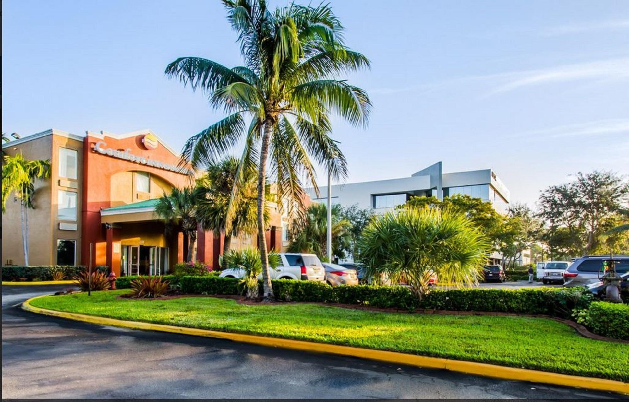 コンフォート イン&スイーツ フォート ランダーデール ウエスト ターンパイク Lauderdale Lakes エクステリア 写真